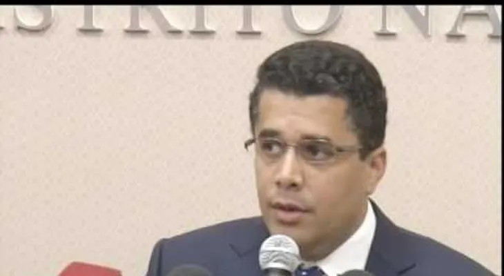 David Collado llama moradores sacar basura de 7 y 9 AM; ADN inicia recogida nocturna (VIDEO)