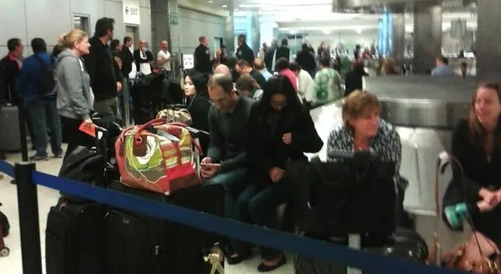 El aeropuerto de Los Ángeles empieza a recobrar la normalidad tras el tiroteo