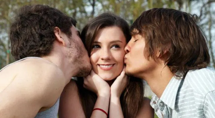 5 razones por las que quizá deberías considerar tener una relación abierta o poliamorosa