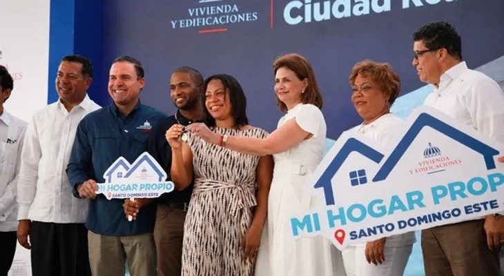 Gobierno entrega 836 apartamentos en Ciudad Real Ecológica e inaugura escuela Orlando Martínez