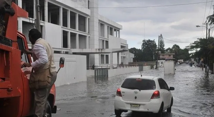 Fotos: Calles de la capital inundadas por las lluvias