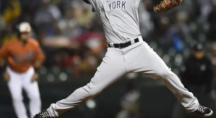 Luis Severino e Iván Nova en el bullpen de los Yanquis