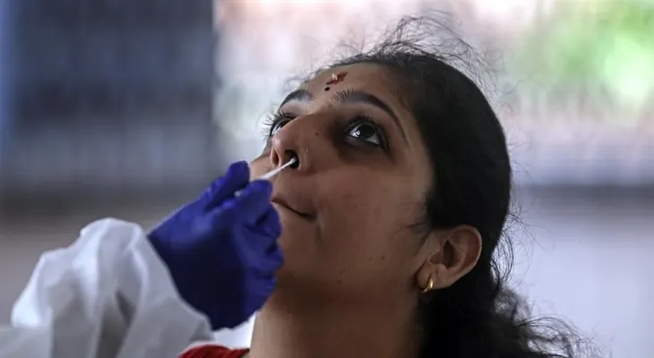Un remedio tradicional para tratar la COVID-19 desata polémica en la India