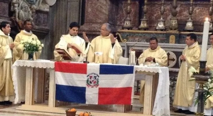  Dominicanos veneran a Virgen de la Altagracia y recuerdan a Duarte en Roma