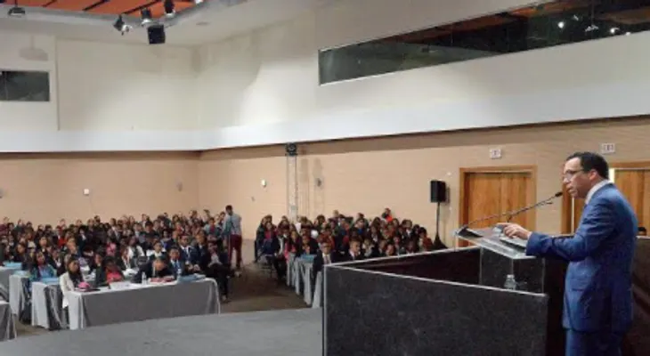 Andrés Navarro llama a los estudiantes a construir una transformadora ciudadanía desde las escuelas