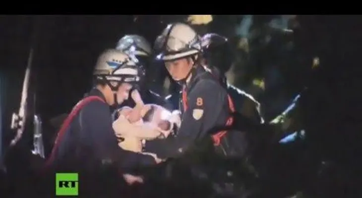 Un bebé de 8 meses sobrevive entre escombros tras los terremotos Japón (VIDEO)