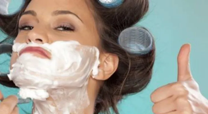 ¿Tienes vello en el rostro? ¡Rasúrate, tu piel te lo agradecerá!