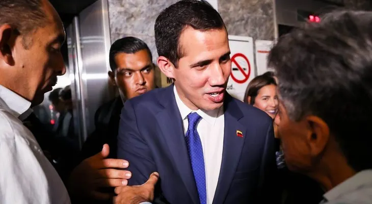 Guaidó dice que no habrá una intervención militar en Venezuel; es Maduro el que busca una solución así 