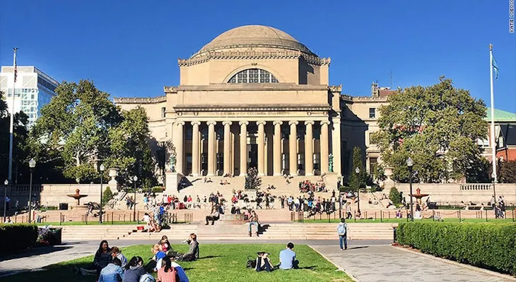 Cinco rectores de universidades de Estados Unidos con los sueldos más altos
