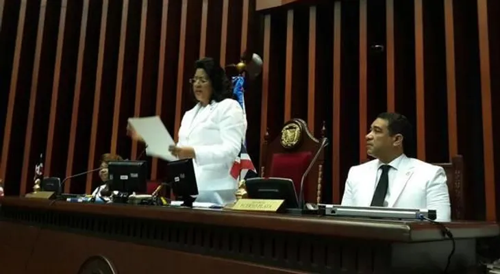 Juramentan a Cristina Lizardo y a Abel Martínez 