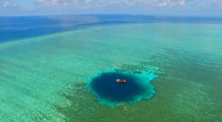 Hallan en China el agujero azul más profundo del mundo