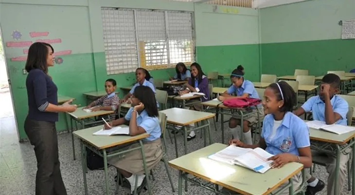 Reinician la docencia este martes, menos provincias en alerta roja