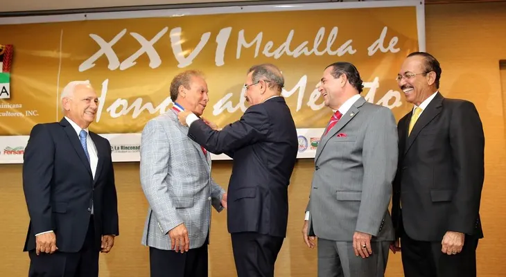Danilo encabezó en el 2013 acto de condecoración al empresario Angel Rondón