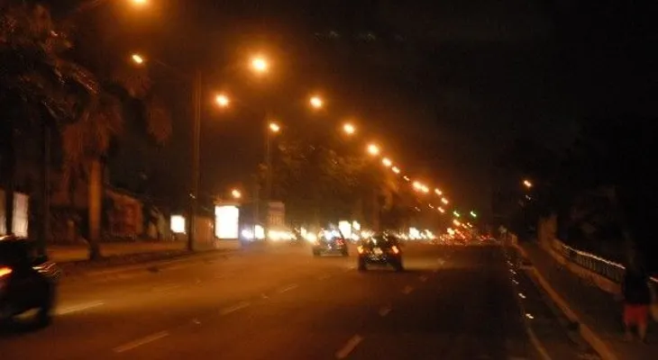 Edesur rehabilita alumbrado en la autopista 30 de Mayo