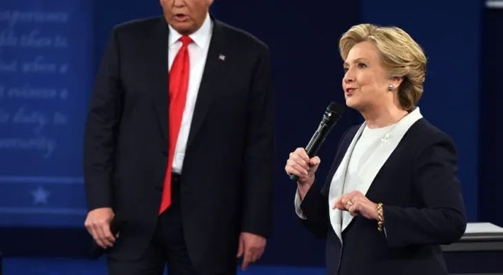 Clinton-Trump debate con insultos, ataques y una pregunta final...saque sus conclusiones (VIDEO)