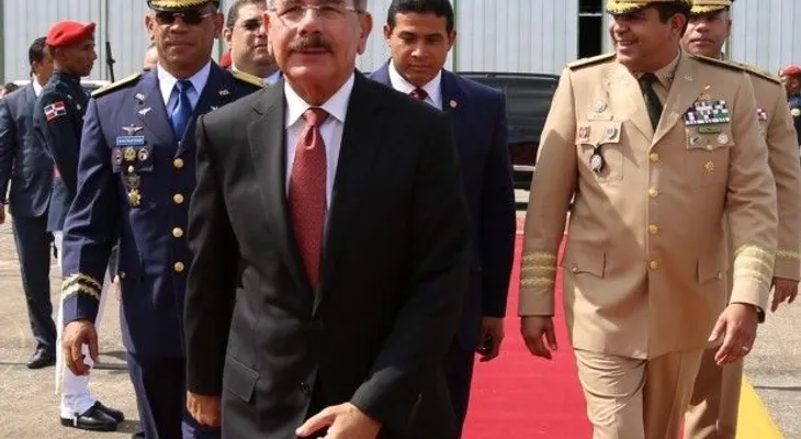 Danilo Medina sale hacia Guatemala para participar en traspaso de mando 