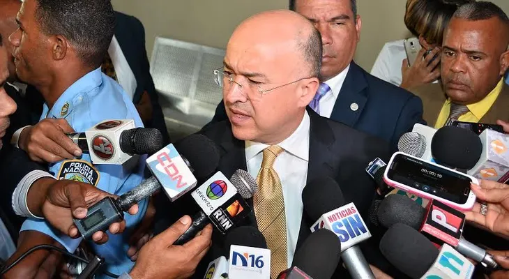 Medio Ambiente retirará vallas ilegales de vías 