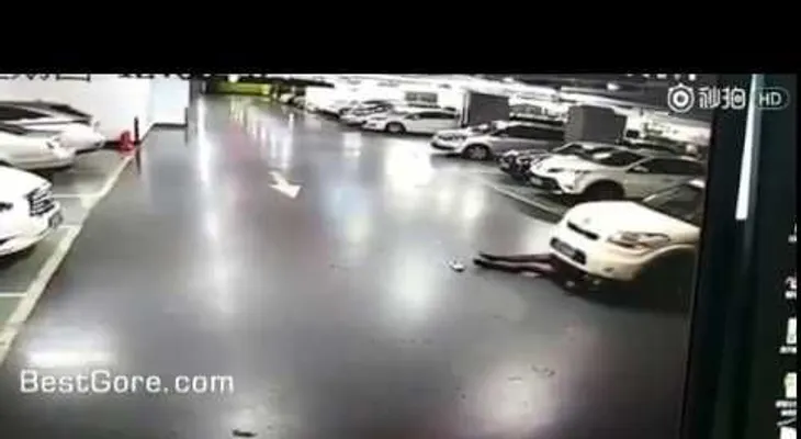 FUERTES IMÁGENES: Atropellada por su propio coche