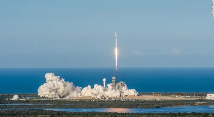SpaceX lanza un misterioso satélite espía