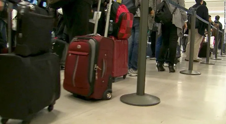 Si intentas viajar a EE.UU., así es como la prohibición de viajes podría afectarte