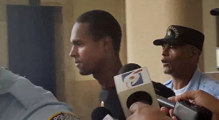 "El Caminante" gastó 300 mil pesos en ropas de marca, pagó deuda y prestó efectivo donde vivía; se llevó RD$400,000