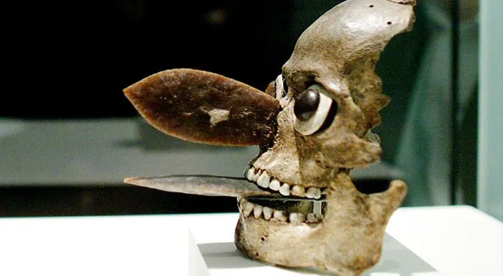 Develan el origen de las tenebrosas máscaras aztecas, hechas de cráneos humanos