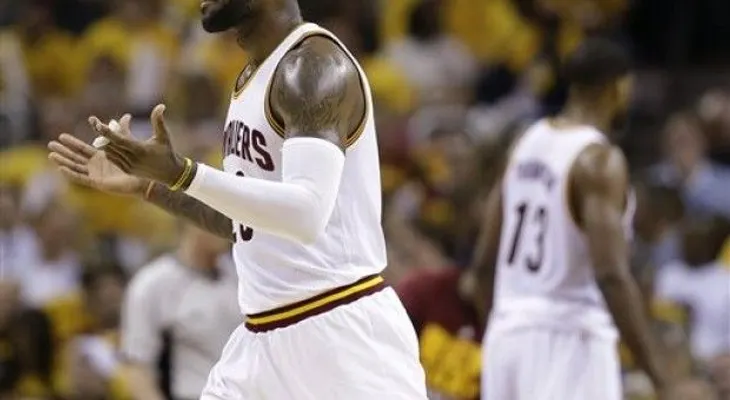 Cleveland rompe récord de triples de la NBA en paliza a Hawks