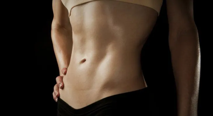 Aprovecha de marcar tu abdomen con estos 3 ejercicios (VIDEO)