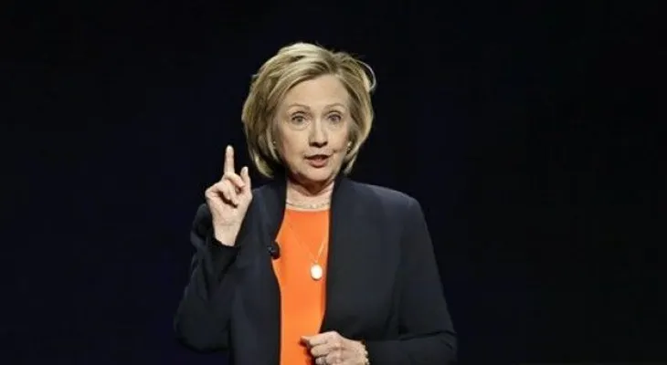 Piden a Hillary Clinton entregar servidor de correos 