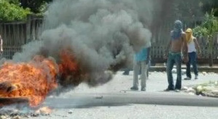 Siguen manifestaciones de protestas en la UASD