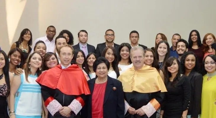 Mescyt y Next ibs celebran la graduación de alumnos criollos becados en España
