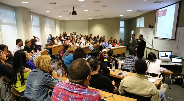 Buscan elevar el nivel de la locución en República Dominicana