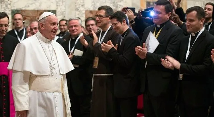 Papa pide a la Iglesia actitud misericordiosa