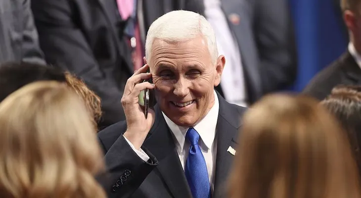 Pence confunde la bandera de Israel con la de Nicaragua