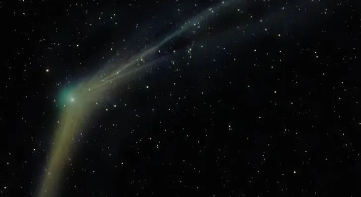 Un cometa de dos colas se encamina a la Tierra y "no decepcionará"