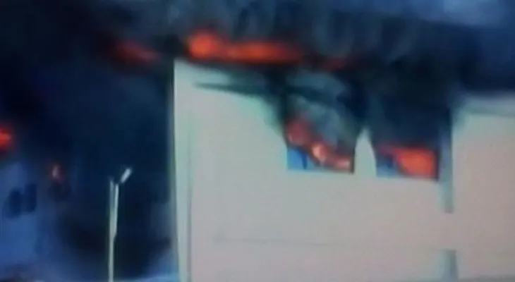 Escasez de agua ha dificultado sofocar fuego de almacén en autopista Duarte