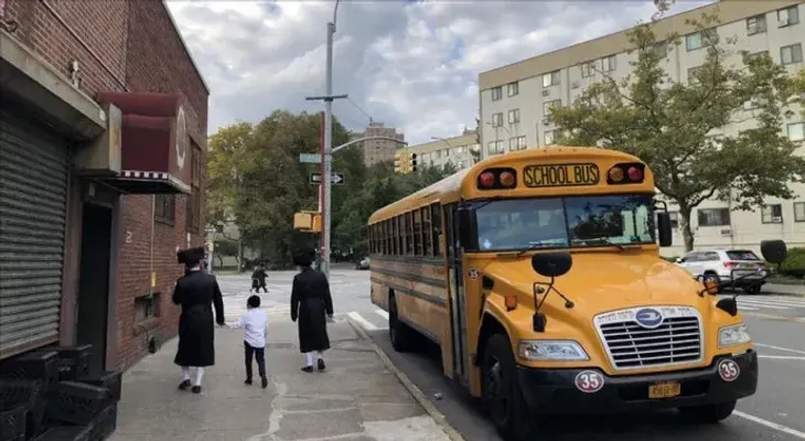 Escuelas de Nueva York no cerrarán sino que aplicarán test de covid masivos