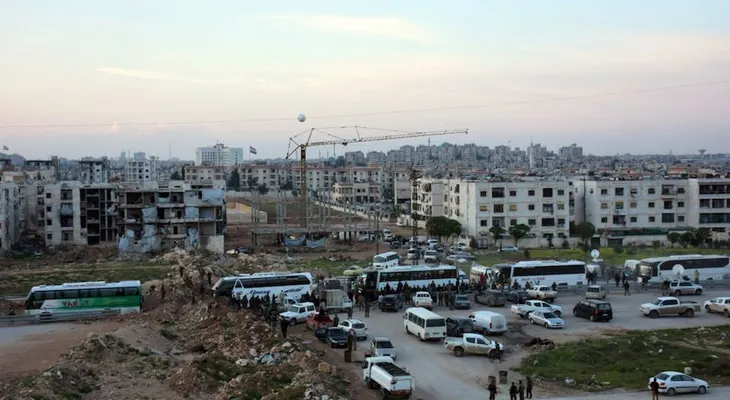 Al menos 100 muertos por explosión de coche bomba durante evacuación en Siria
