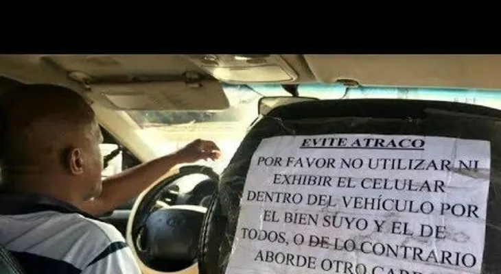 Chóferes prohíben a pasajeros usar celulares para que no los atraquen