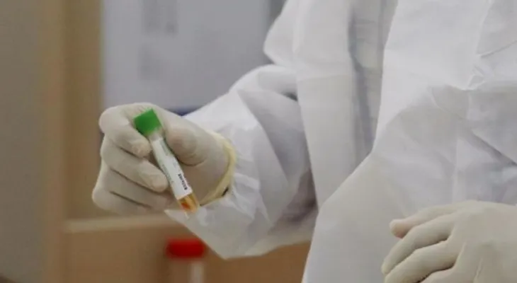 Científicos identifican cepa del virus más contagiosa, pero otros discrepan