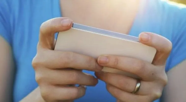 Los celulares podrían dañar nuestro cuello y columna