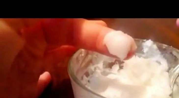 Ella le dio una cucharada de aceite de Coco a su esposo, y la razón te sorprenderá (VIDEO)