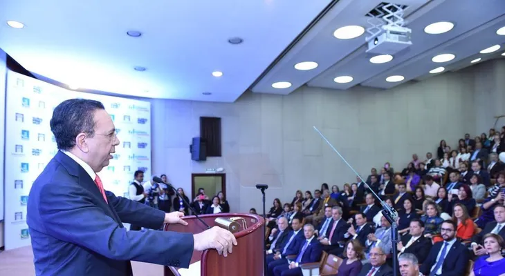 Gobernador Valdez Albizu da a conocer Propuesta de Estrategia Nacional de Educación Económica y Financiera
