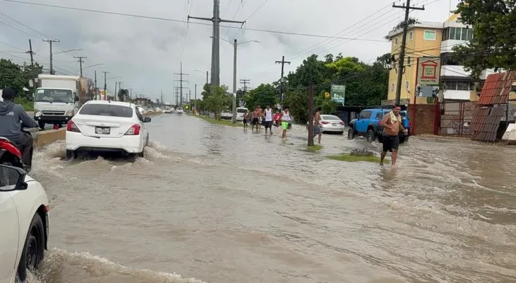 Indomet: aguaceros fuertes persistirán esta noche y madrugada del miércoles