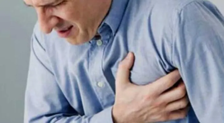 El cenar tarde y no desayunar te lleva más rápido a morir de un infarto