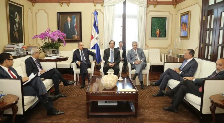Danilo Medina recibe una propuesta sobre solución definitiva para el puerto de Manzanillo
