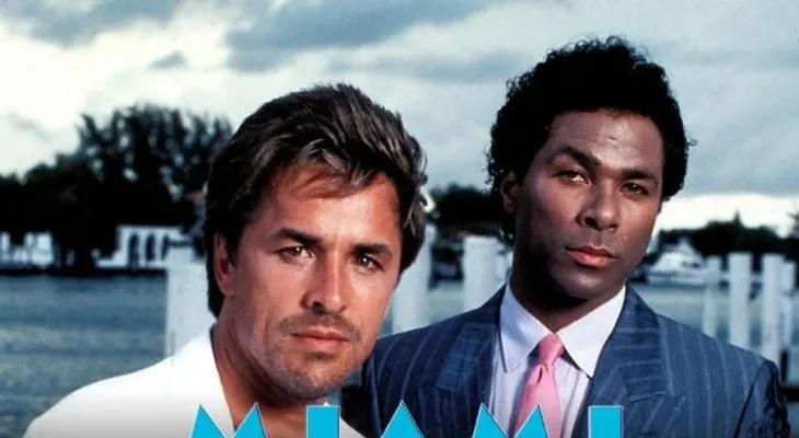30 años cumple hoy serie "Miami Vice