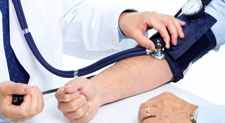 Las consultas médicas regulares ayudan a controlar presión arterial