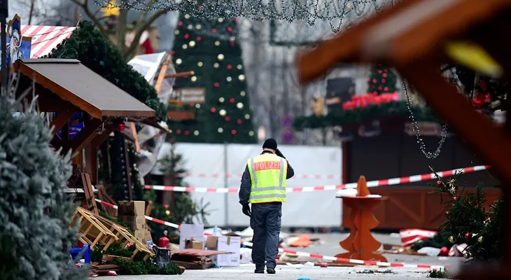 Suman 15 los muertos por ataque a mercado navideño en Berlín; 45 heridos