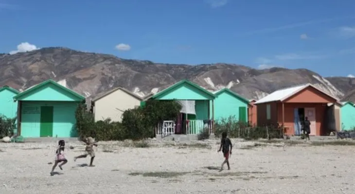 ONG encubrió "orgías" con prostitutas de altos funcionarios que distribuían ayuda en terremoto de Haiti